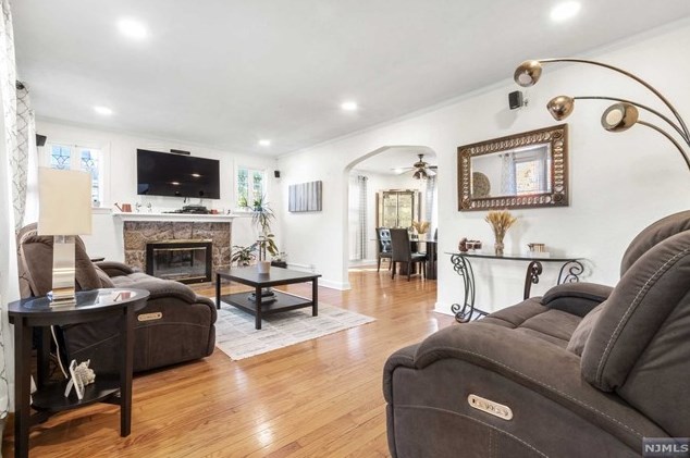 1085 Julia St, Teaneck, NJ 07666