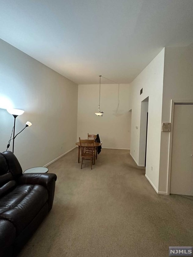 735 Riverside Ave Apt B6, Lyndhurst, NJ 07071
