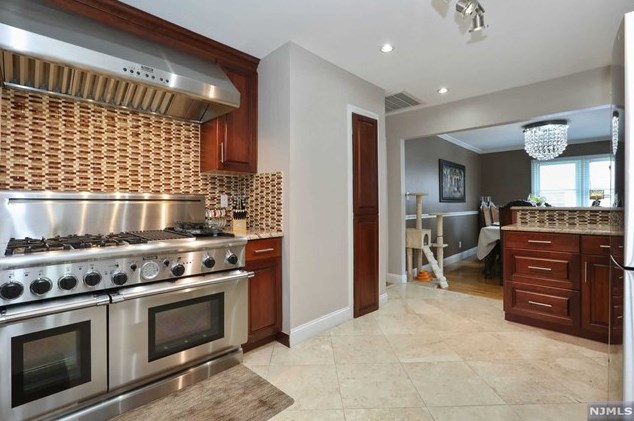 19 E Passaic St #1, Maywood, NJ 07607