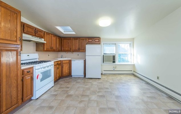 71 Jefferson Ave #2, Emerson, NJ 07630