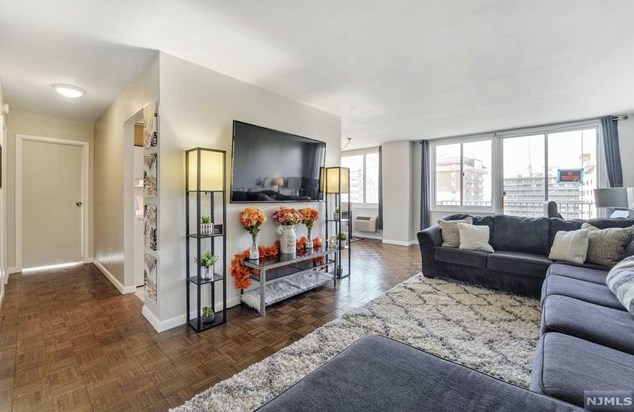 160 Overlook Ave Apt 18d, Hackensack, NJ
