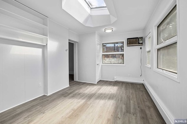 364 Lafayette Ave, Cliffside Park, NJ 07010