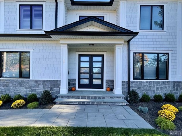67 Alpine Dr, Closter, NJ 07624