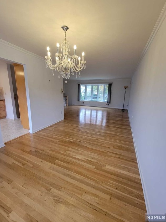 77 Oliver Rd, Paramus NJ  07652-3704 exterior