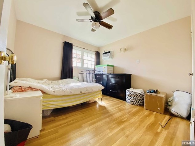 121 Colonial Ave, Saddle Brook NJ  07663-5104 exterior