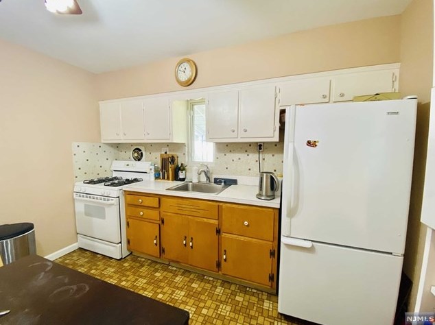 121 Colonial Ave, Saddle Brook, NJ 07663