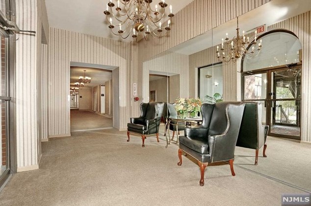 27 W Clinton Ave #1a, Tenafly, NJ 07670