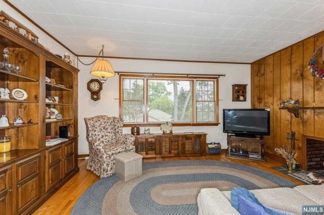 2 South Stoughton Pl #2, Bergenfield, NJ 07621