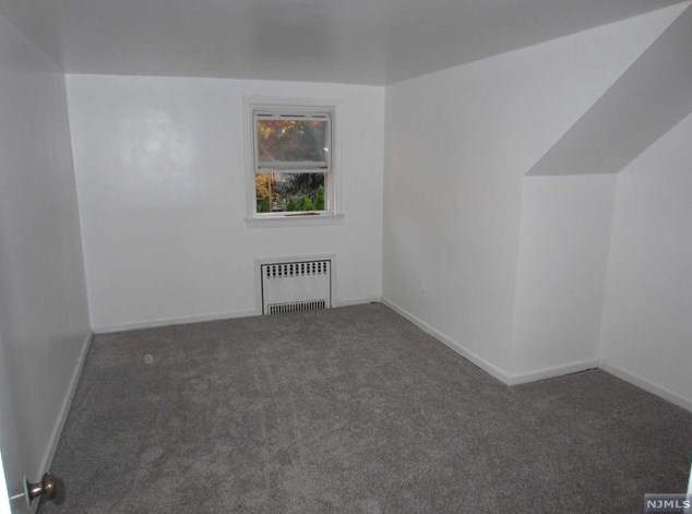 292 Kipp Ave 2nd Floor, Elmwood Park, NJ 07407