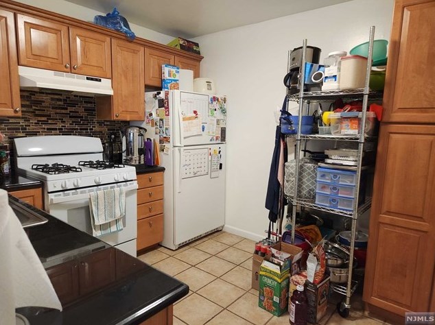 28 Mallard Ct, Englewood, NJ 07631