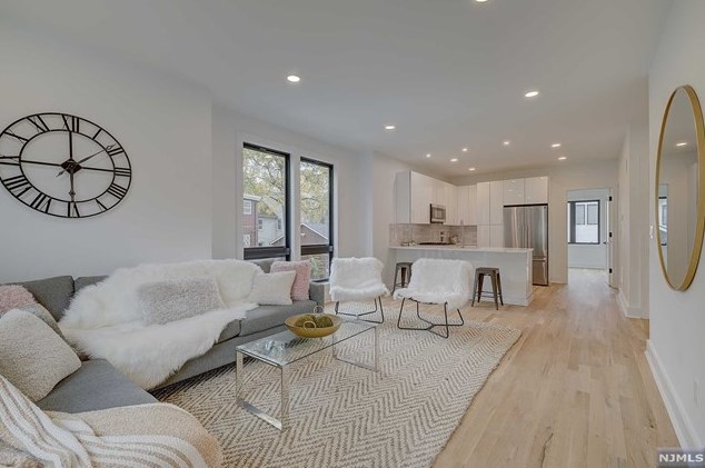 21 New St #1, Montclair, NJ 07042