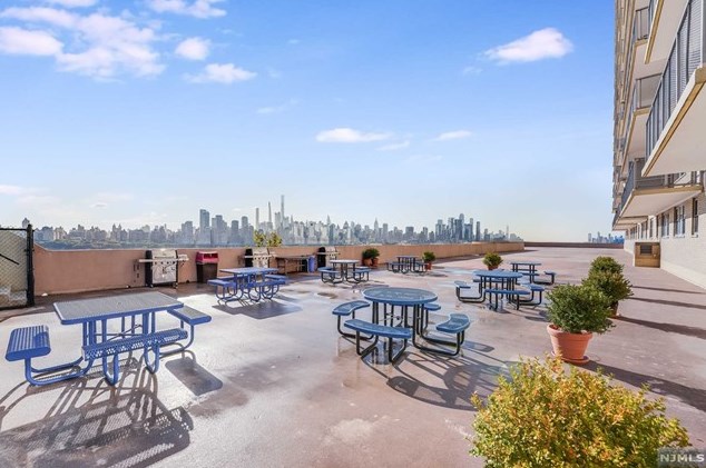 6600 Blvd E #3j, West New York, NJ 07093