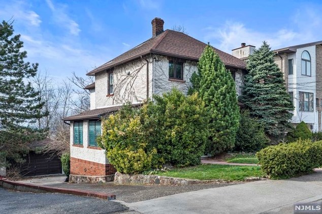 139 Morningside Ln, Palisades Park NJ 07650-1987 exterior