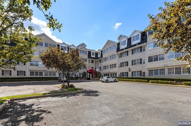 131 Clinton Pl #113, Hackensack, NJ 07601
