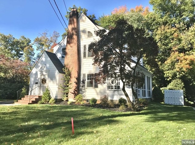 58 Garden Pl, Westwood, NJ 07675-1527