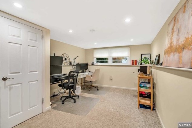 80 Crain Rd, Paramus NJ  07652-4016 exterior