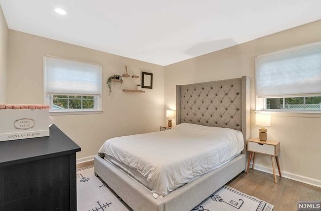 80 Crain Rd, Paramus NJ  07652-4016 exterior