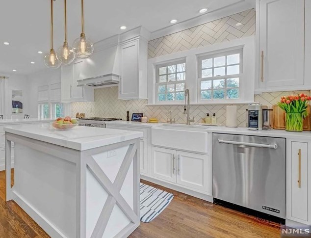 67 Arlton Ave, Allendale, NJ 07401