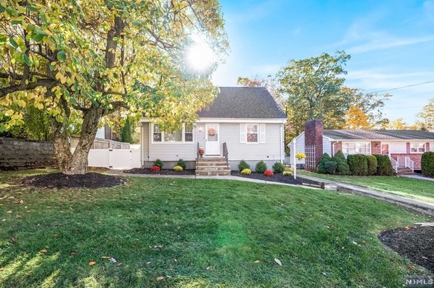 92 Mcnomee St, Oakland, NJ 07436