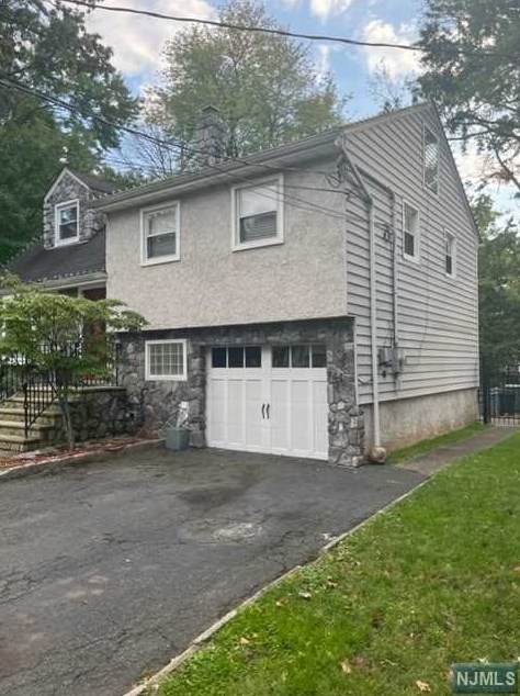 744 Elite Ct, Ridgefield, NJ 07657