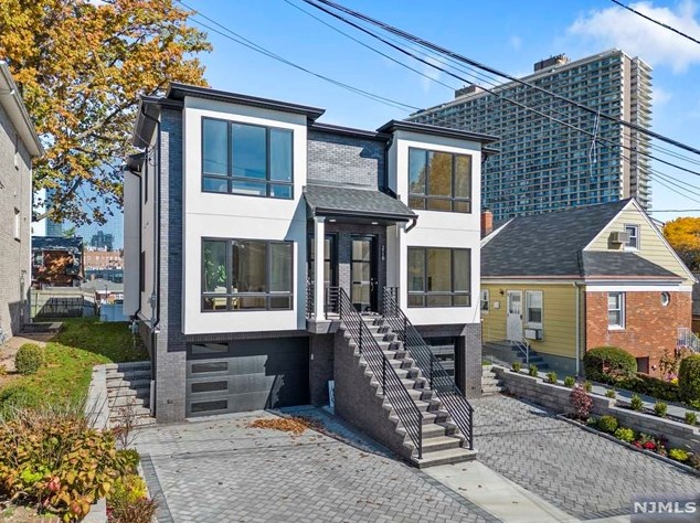 211 Slocum Way, West Fort Lee, NJ 07024-5305