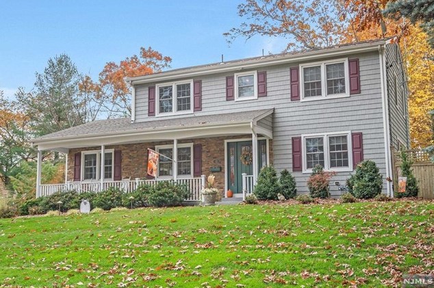 12 Raven Rd, Montvale, NJ 07645