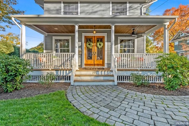 233 Claremont Rd, Ridgewood, NJ 07450