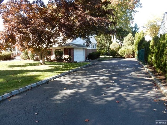71 Lowell Rd, Ridgewood, NJ 07452