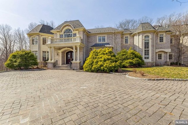 23 Burning Hollow Rd, Upper Saddle River, NJ 07458