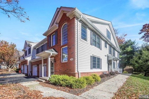 20 Pne Lk Ter, Westwood NJ 07675-6482 exterior