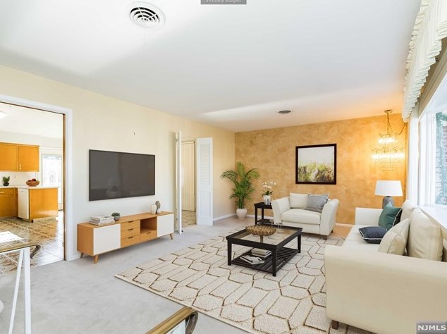 60 Monroe St, Lodi, NJ 07644-3041