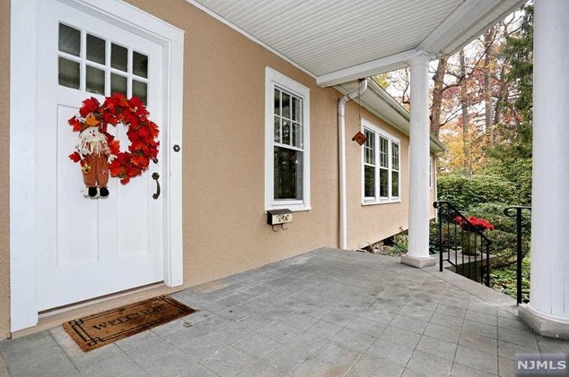 66 Malcolm Rd, Mahwah, NJ 07430