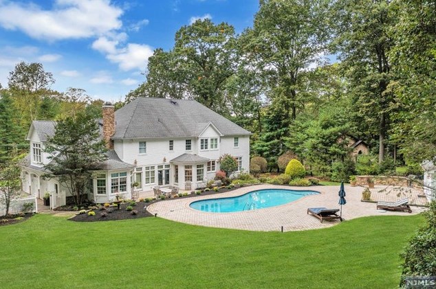 281 Woodside Ave, Franklin Lakes, NJ 07417