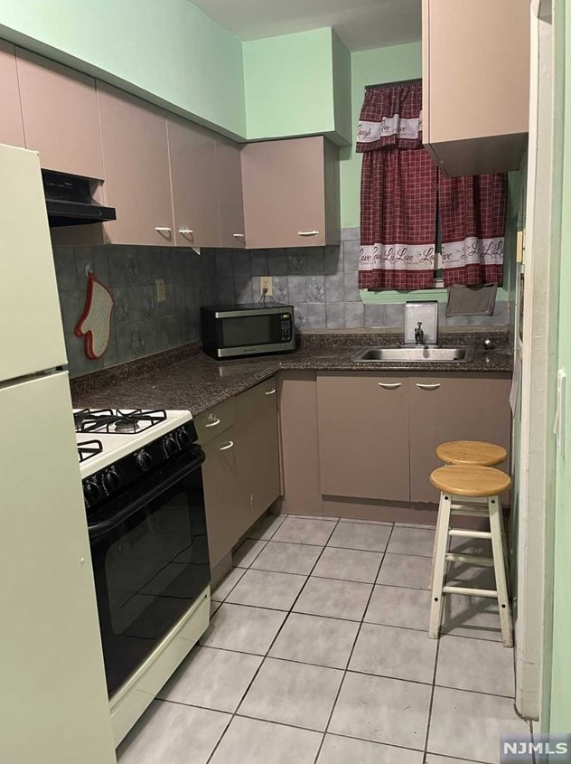 111 66th St #3, West New York, NJ 07093