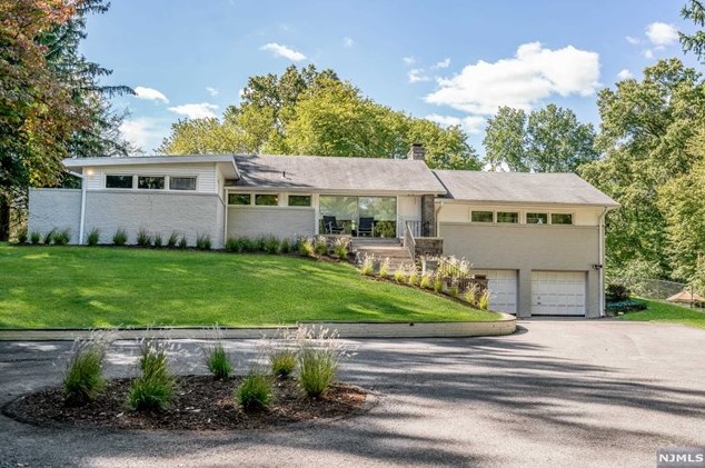 970 W Saddle River Rd, Ho Ho Kus, NJ 07423