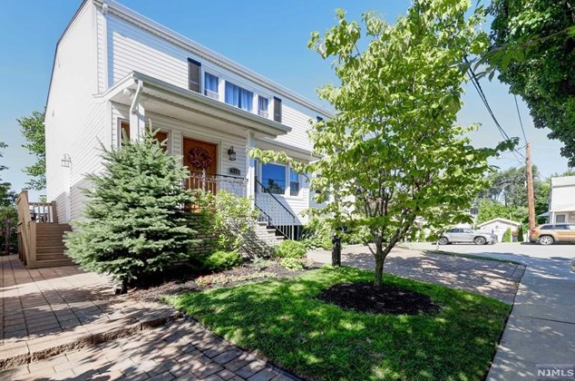 980 Schopmann Dr, Secaucus, NJ 07094-4000