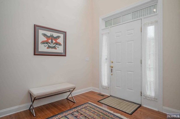 87 Schindler Way, Fairfield, NJ 07004