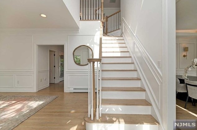 21 Lake Rd, Upper Saddle River, NJ 07458
