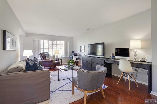 204 Riveredge Dr, Chatham Township, NJ 07928