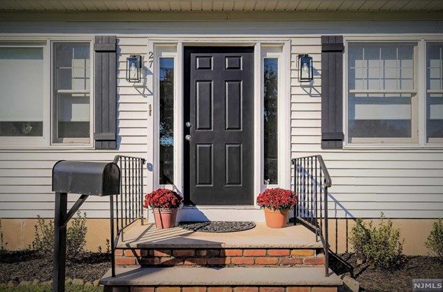 27 Richard Dr, Waldwick NJ  07463-2010 exterior