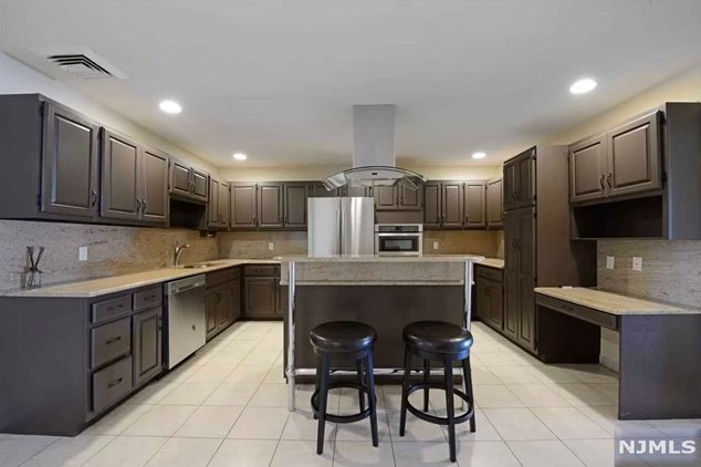 300 Gorge Rd Apt 2, Cliffside Park, NJ 07010