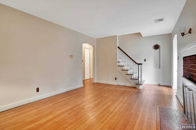 17 W Oldis St, Rochelle Park, NJ 07662