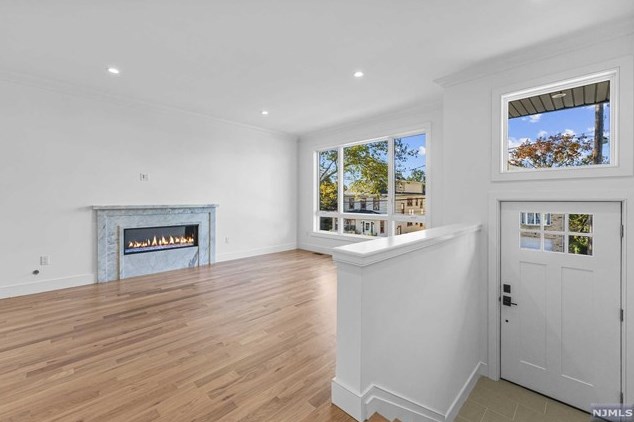 704 Jefferson Ave, Cliffside Park, NJ 07010
