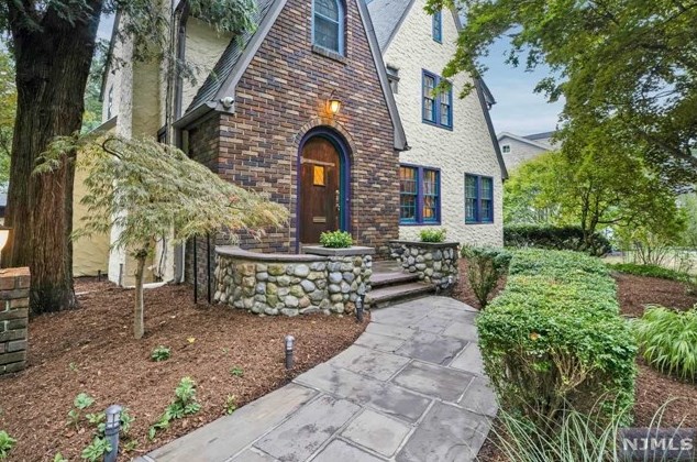 239 Beechwood Rd, Ridgewood, NJ 07450