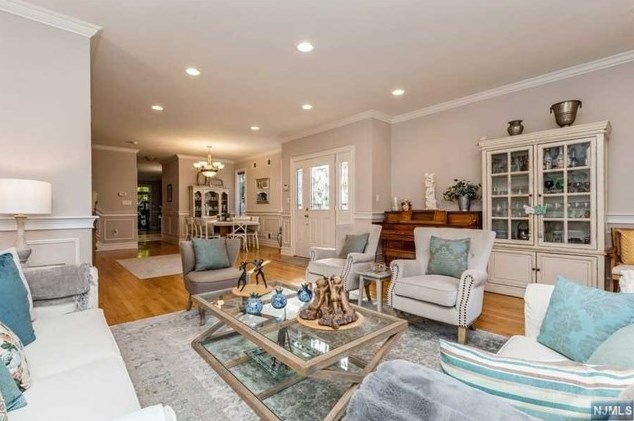 282 County Rd, Tenafly NJ  07670-1013 exterior