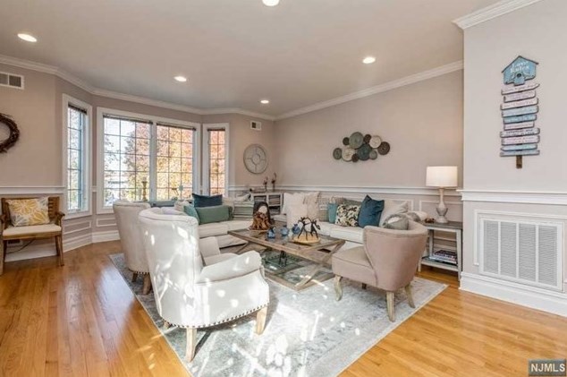 282 County Rd, Tenafly, NJ 07670