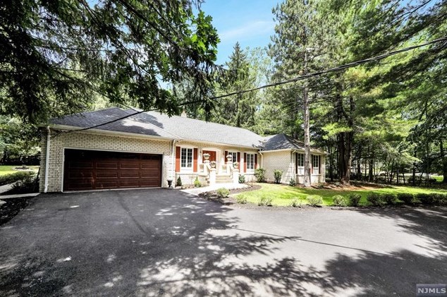 756 Ryerson Rd, Franklin Lakes, NJ 07417