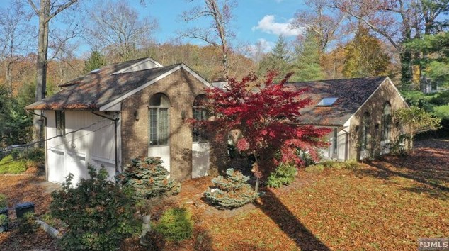7 Dogwood Hill Rd, Upper Saddle River, NJ 07458