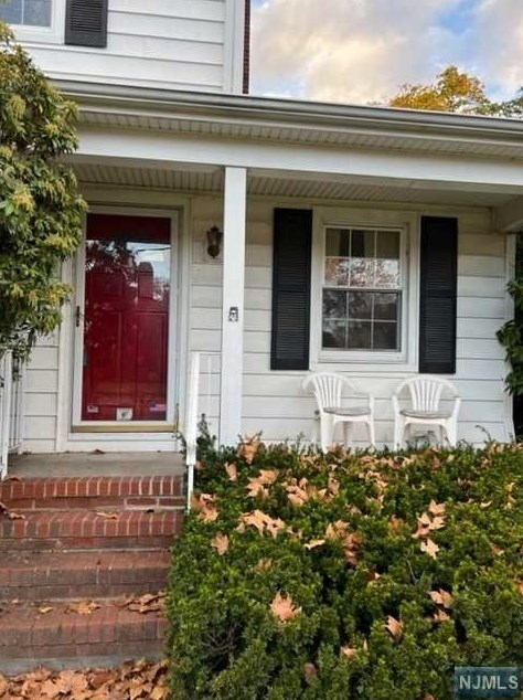 52 8th Ave, Westwood, NJ 07675-2853