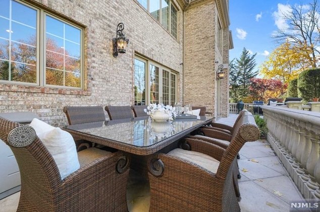 372 Woodland St, Englewood NJ  07631-2027 exterior